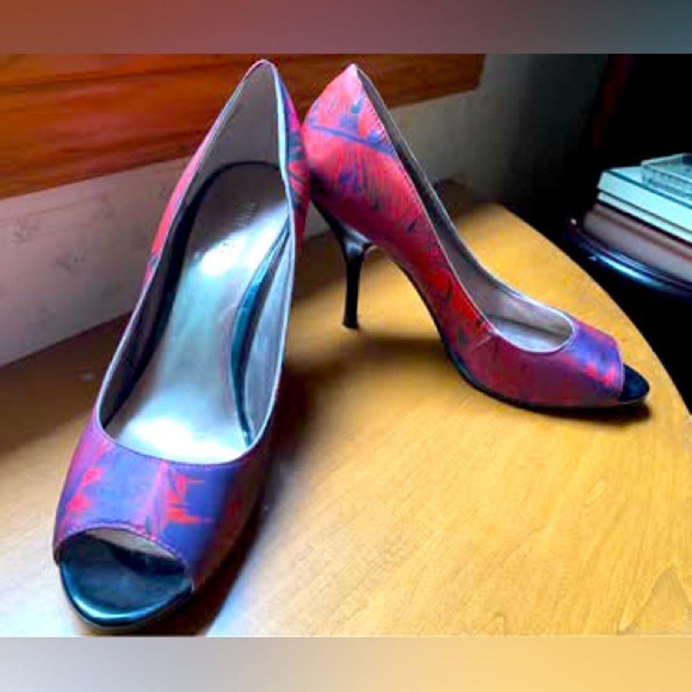 Nine West multi-colored print stilettos-size 7.5M